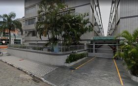 Kitnet uma quadra da Praia - AVIAÇÃO - Ar Condicionado - Internet - TV Plana